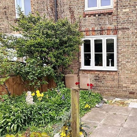 Gorgeous Two Bedroom House In Ely Exterior foto
