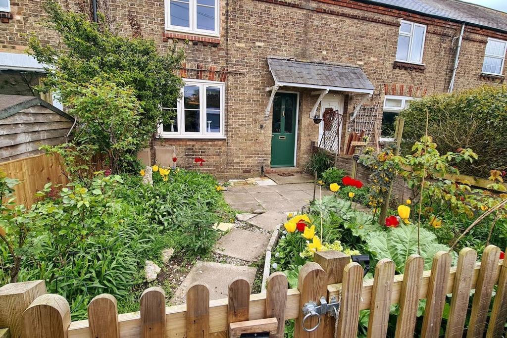 Gorgeous Two Bedroom House In Ely Exterior foto